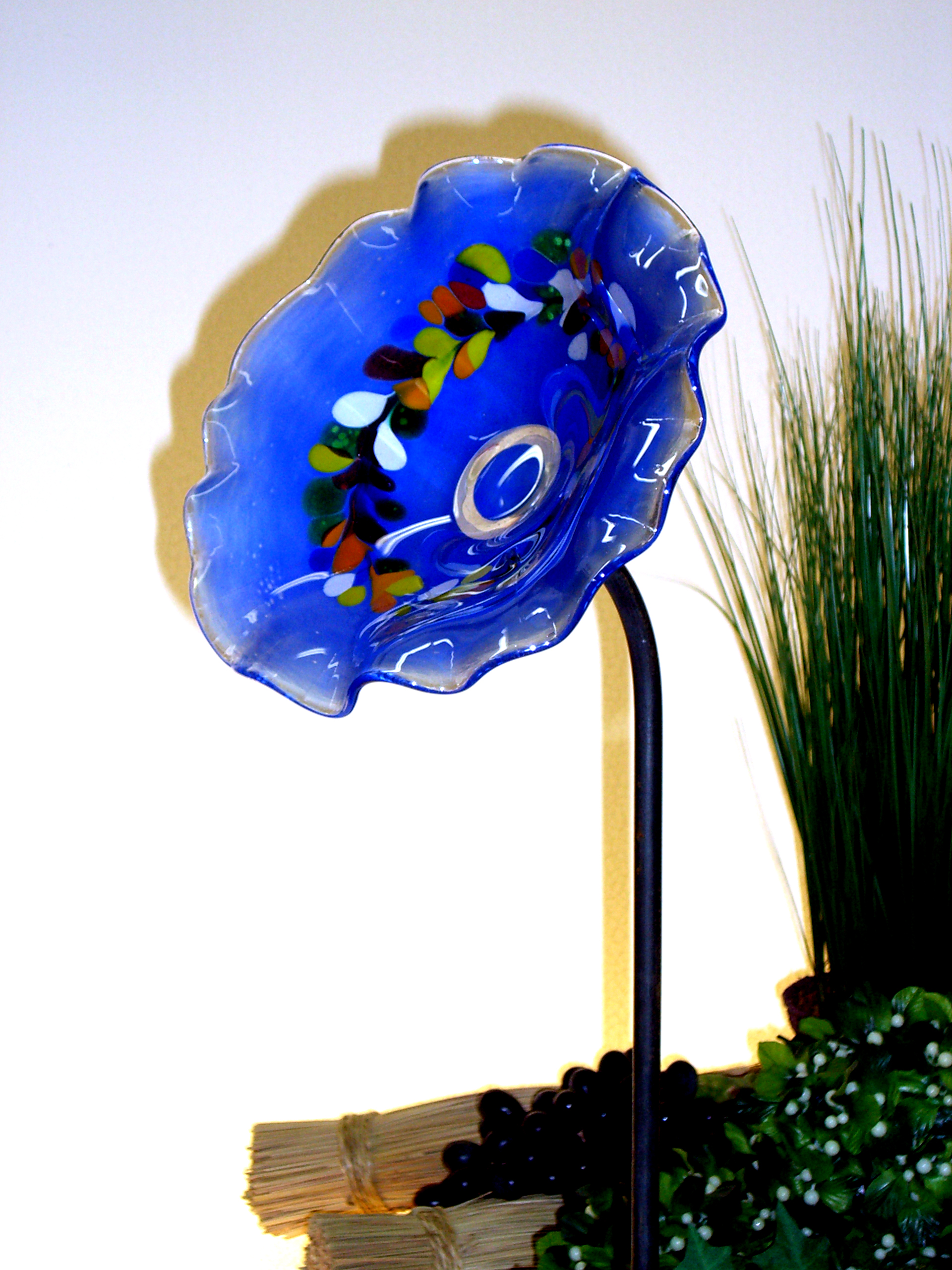 Glasblüte mit Metallstab  Ø ca 20 cm
