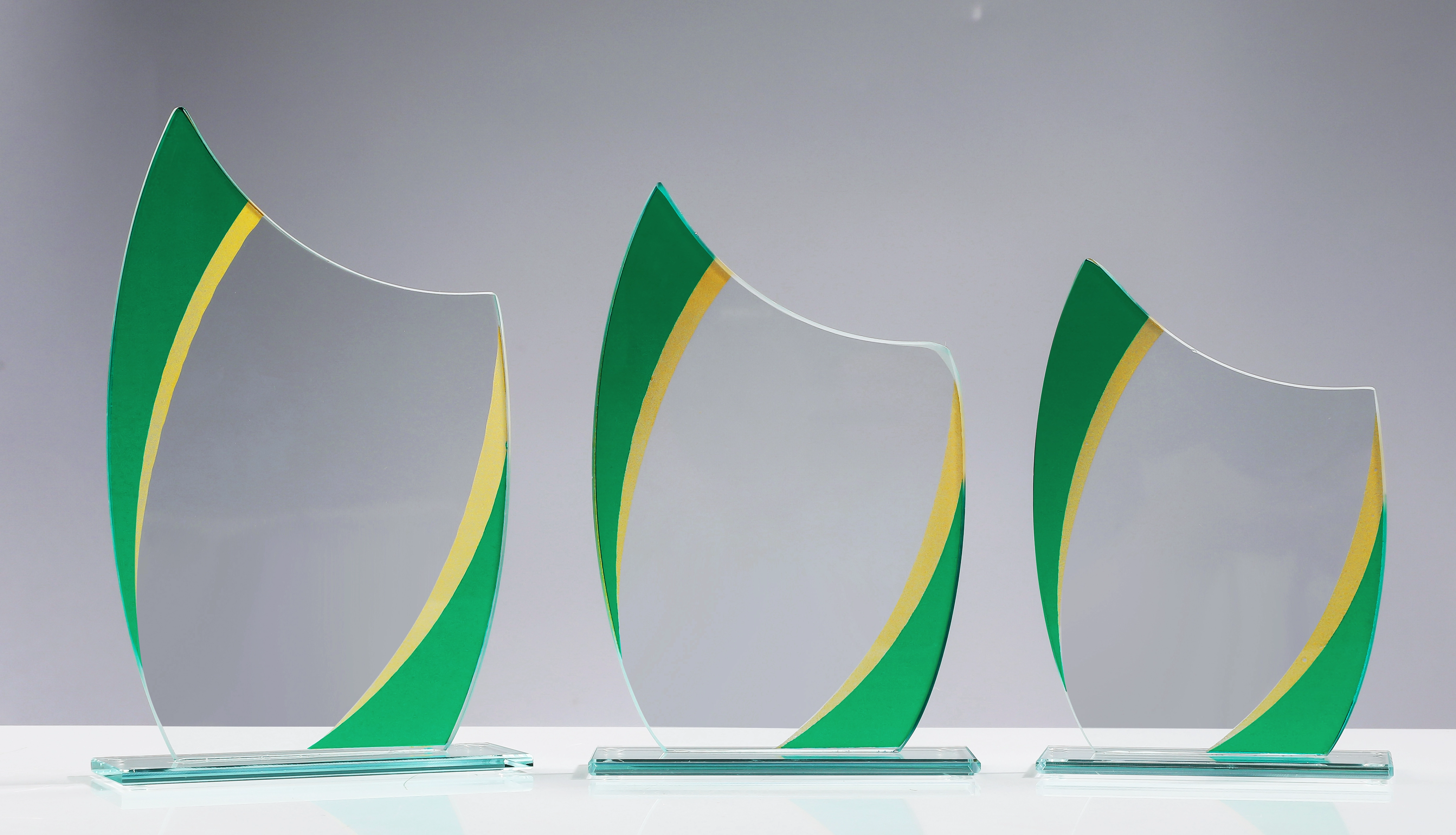 Glas-Trophäe Jade grün-gold