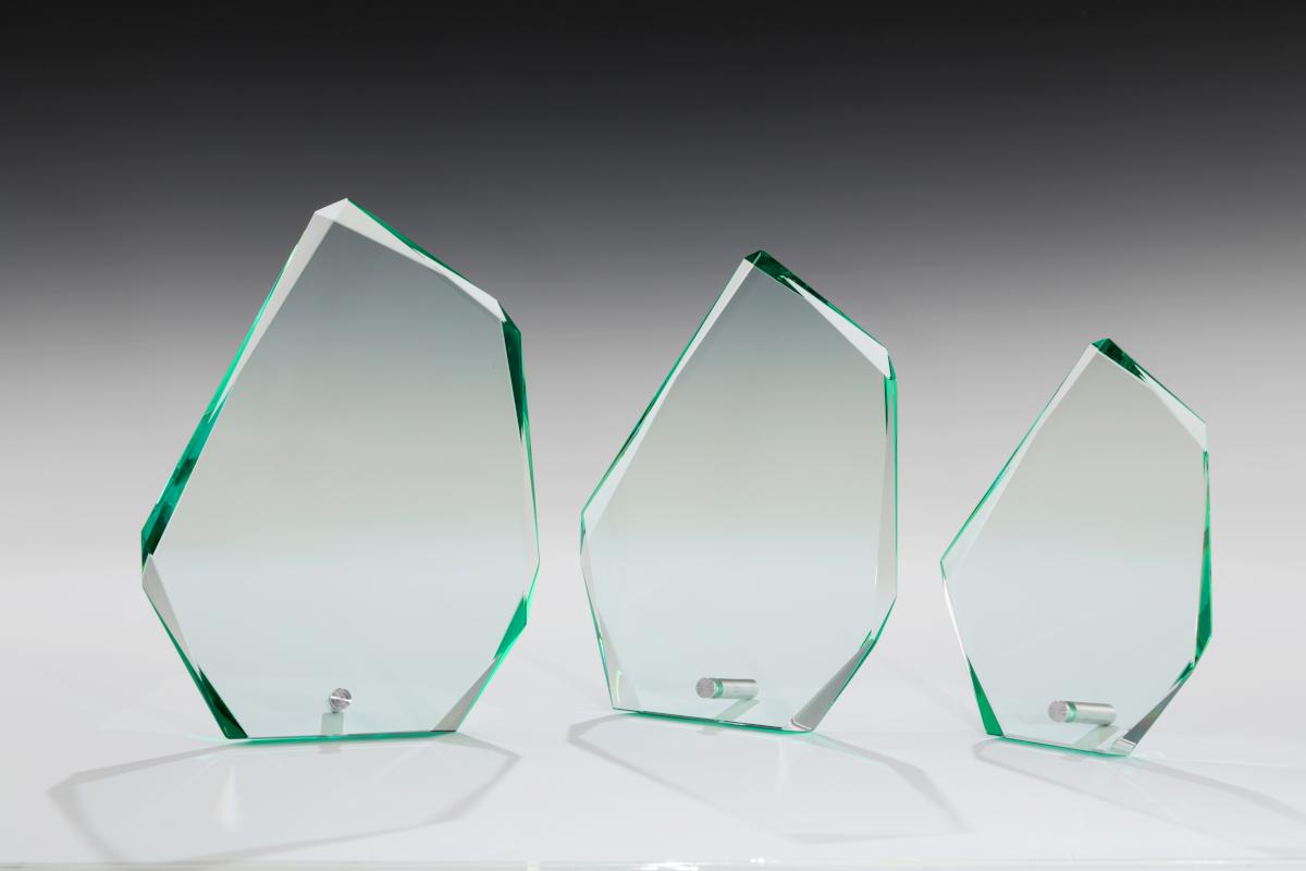 Jade Glas Trophäe mit verschraubbaren Metallstift