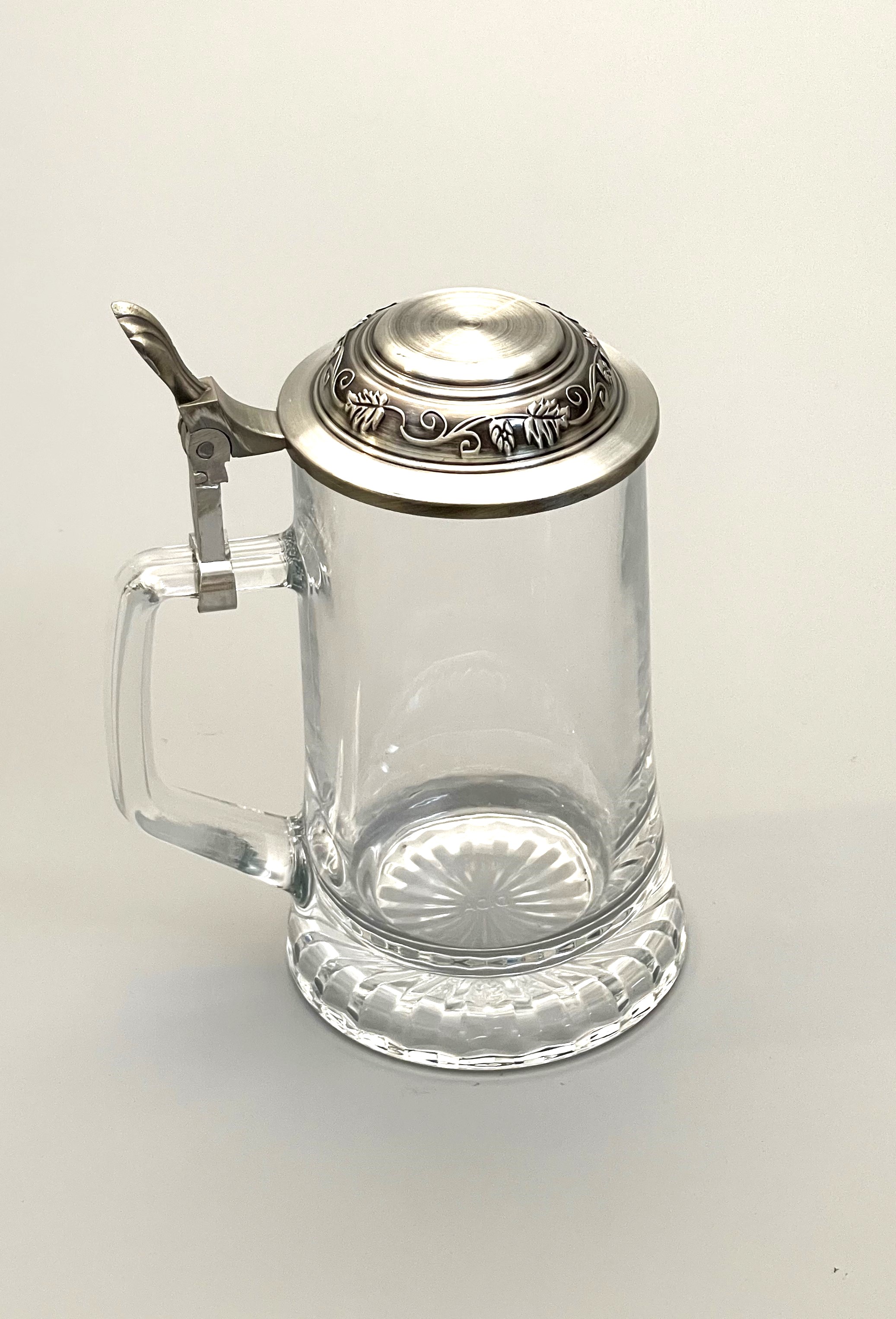 Bierglas mit Zinndeckel